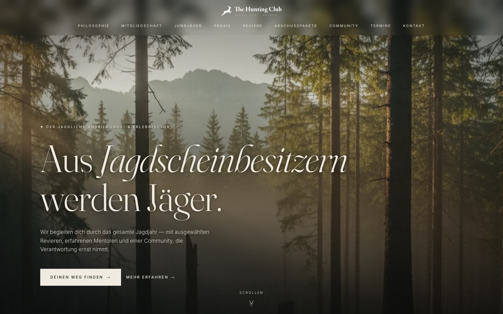 Startseite von The Hunting Club: ein Wald im Gegenlicht, darüber die Schlagzeile „Aus Jagdscheinbesitzern werden Jäger.“
